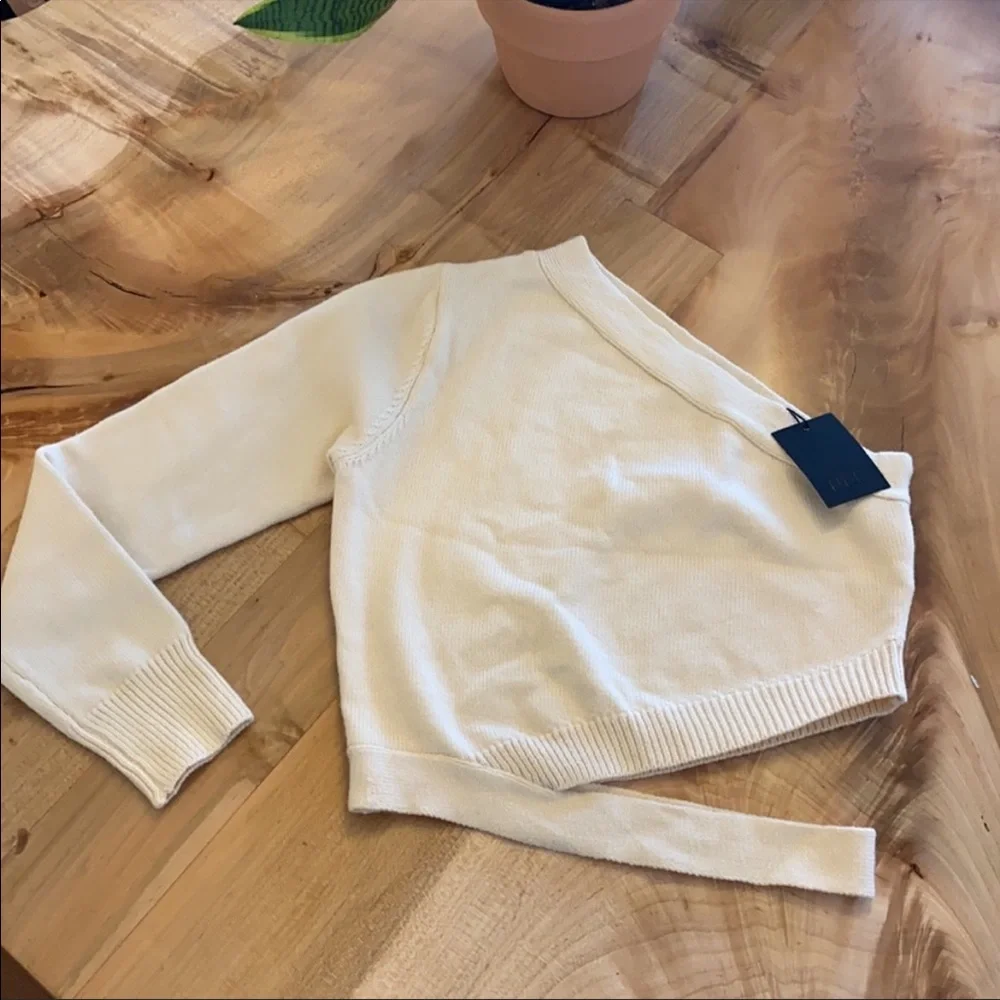 NBD Dakota Cream Women's Sweater NWT Medium - Picture 2 of 2